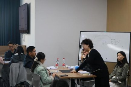 继续了解实际上她指出