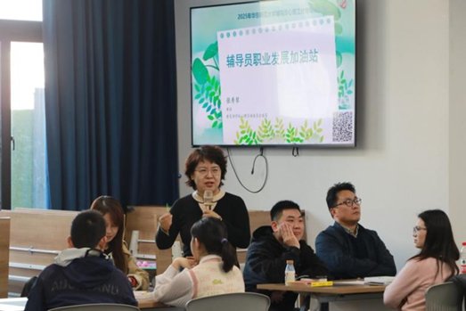 近40名学工一线同仁参与工作房