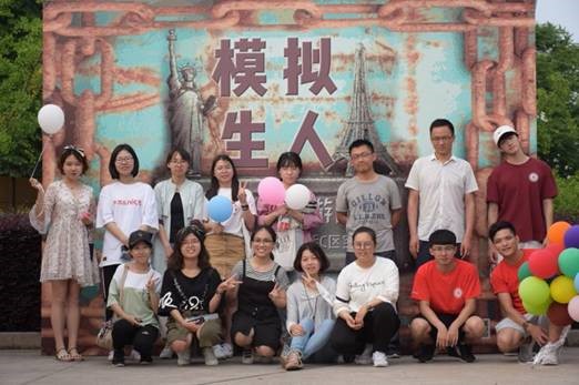开展了以“悦纳自我·释放青春”为主题